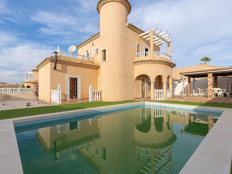 Villa for Sale in Costa Blanca Ciudad Quesada, Alicante 1