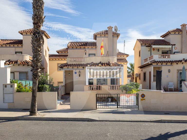 Villa for Sale in Costa Blanca Guardamar Del Segura, Alicante 1