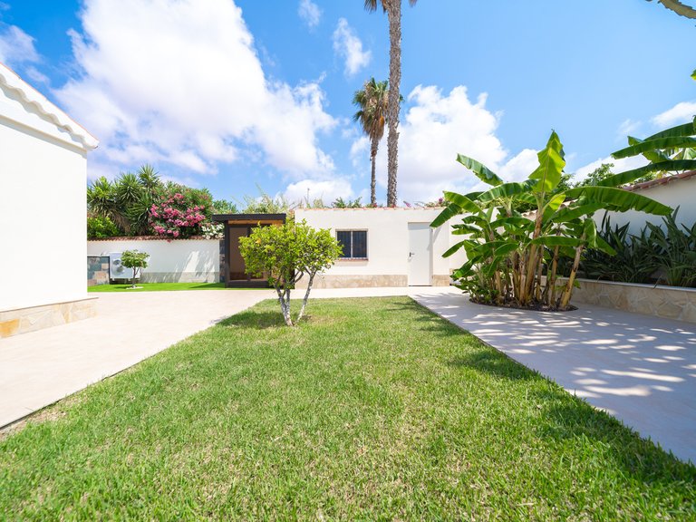 Villa for Sale in Costa Blanca Torrevieja, Alicante 35