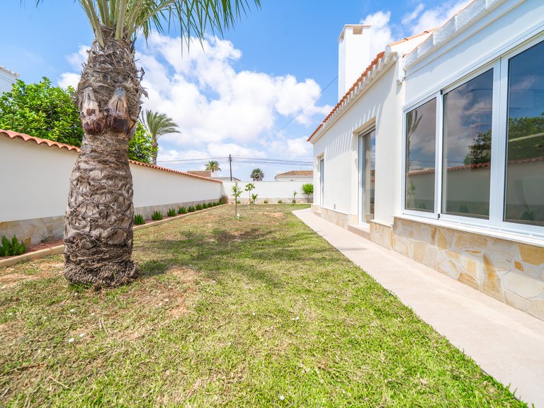 Villa for Sale in Costa Blanca Torrevieja, Alicante 42