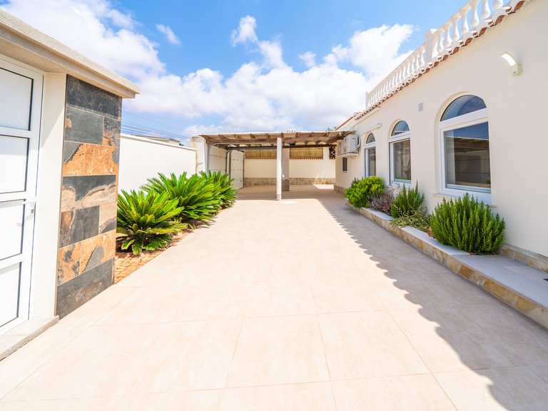 Villa for Sale in Costa Blanca Torrevieja, Alicante 43