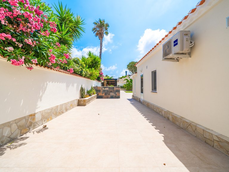 Villa for Sale in Costa Blanca Torrevieja, Alicante 46