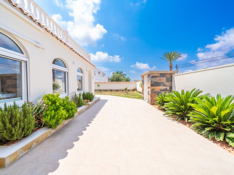 Villa for Sale in Costa Blanca Torrevieja, Alicante 47