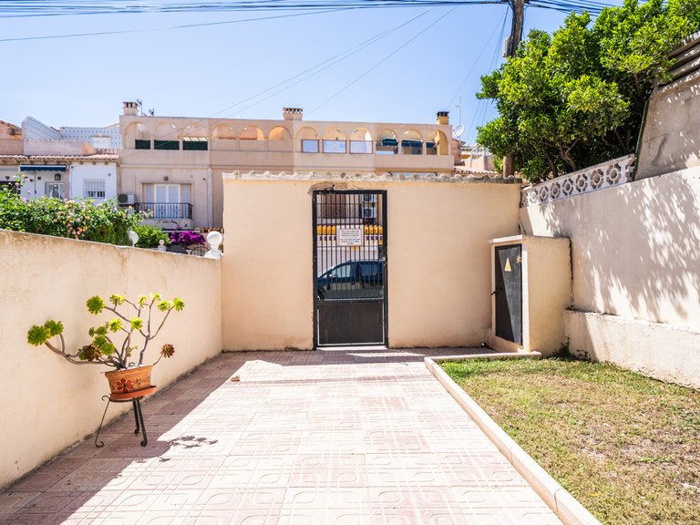 Apartment for Sale in Torrevieja, Alicante 40