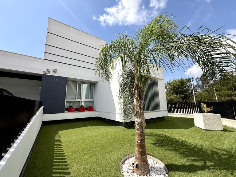 Villa for Sale in Dolores, Alicante 1
