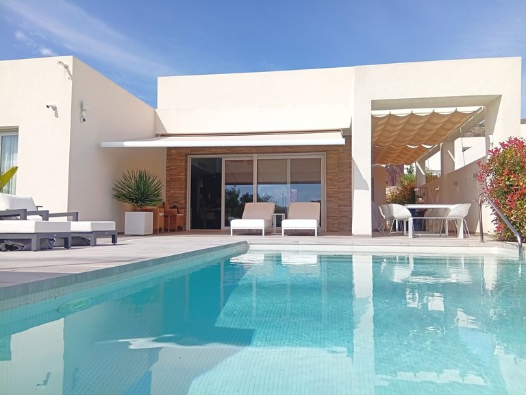 Villa for Sale in Inland Algorfa, Alicante 1