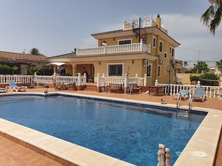 Villa for Sale in Costa Blanca Torrevieja, Alicante 1