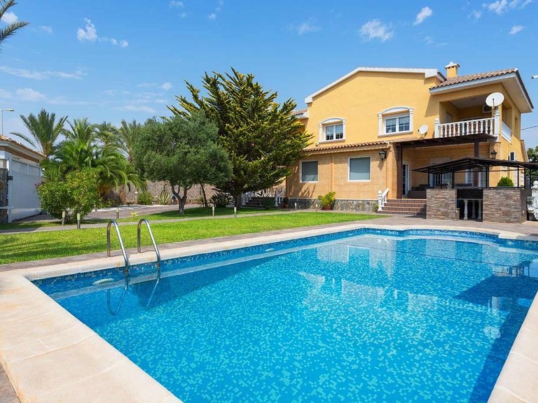 Villa for Sale in Costa Blanca Orihuela Costa, Alicante 3