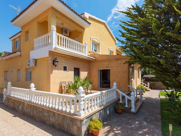 Villa for Sale in Costa Blanca Orihuela Costa, Alicante 1