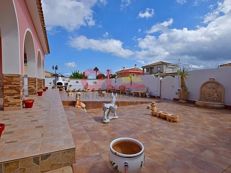 Villa for Sale in Costa Blanca Cabo Roig, Alicante 2