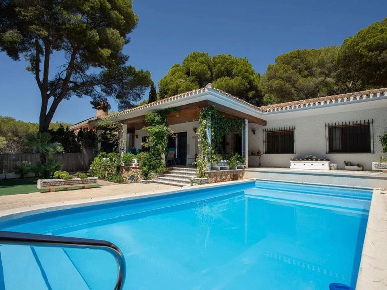 Villa for Sale in Campoamor, Orihuela, Alicante 1