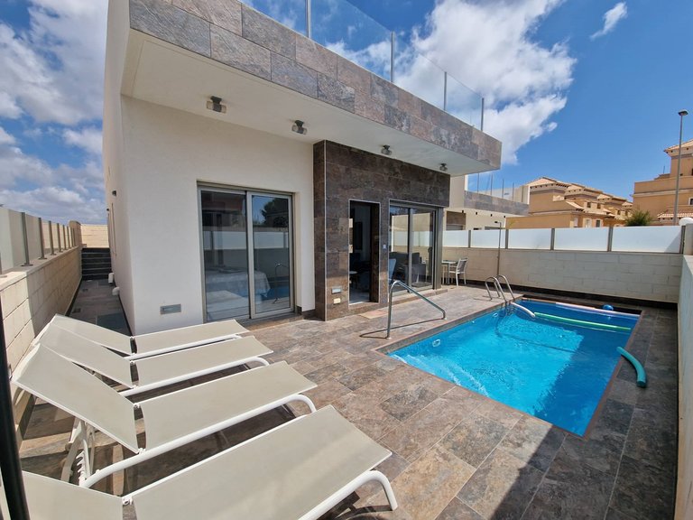 Villa for Sale in Villamartín, Orihuela Costa, Alicante 1