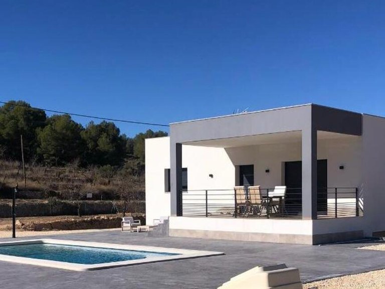 Villa for Sale in Inland Pinoso, Alicante 2