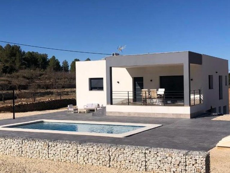 Villa for Sale in Inland Pinoso, Alicante 3