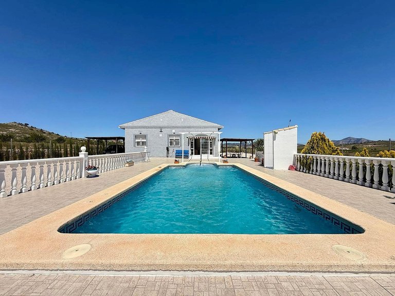 Villa for Sale in Cañada Del Trigo, Alicante 1