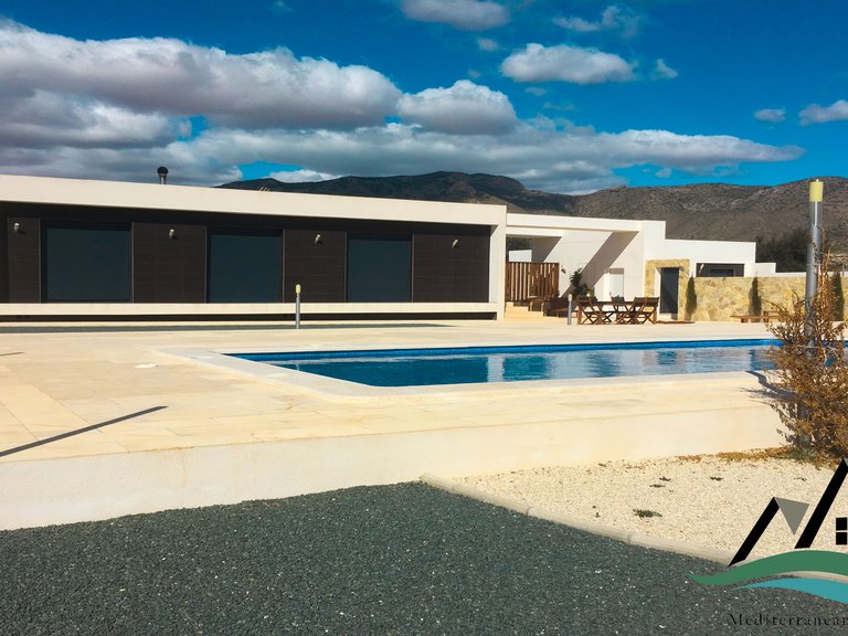 Villa for Sale in Hondón De Las Nieves, Alicante 1