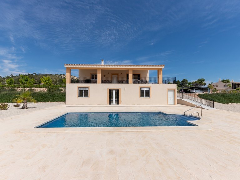 Villa for Sale in La Romana, Alicante 1