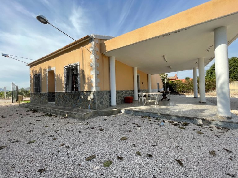 Villa for Sale in Inland Redovan, Alicante 1