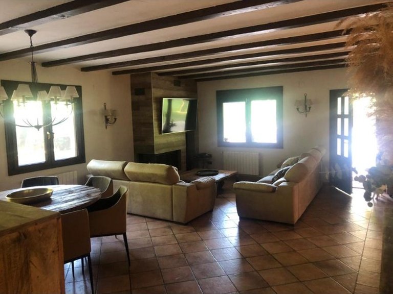 Villa for Sale in Elda, Alicante 32