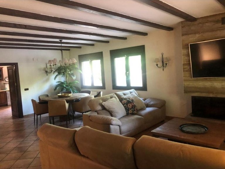 Villa for Sale in Elda, Alicante 5