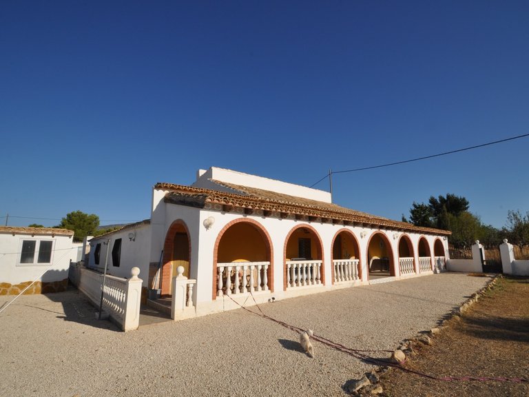 Country House for Sale in Inland Pinoso, Alicante 1