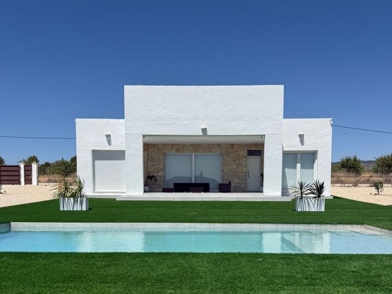 Villa for Sale in Pinoso, Alicante 1