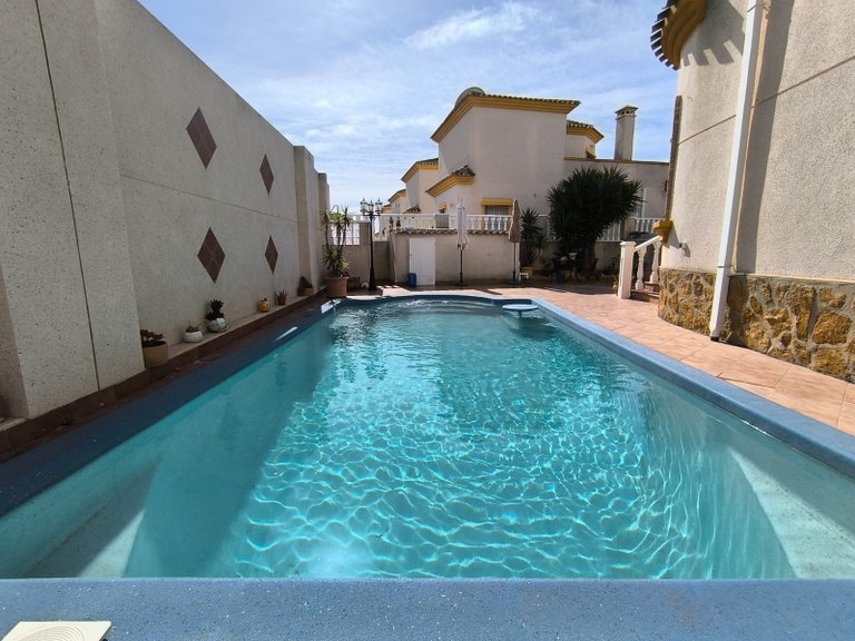 Villa for Sale in Costa Blanca El Raso, Alicante 1