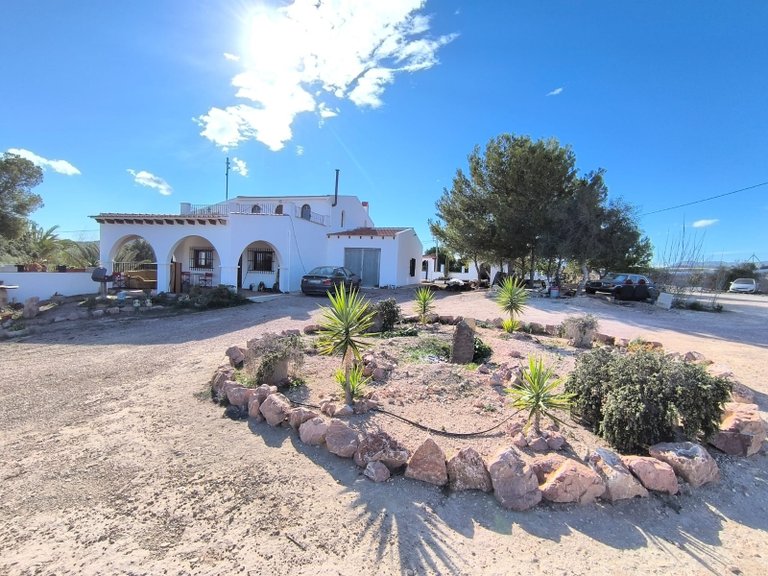 Villa for Sale in Inland Novelda, Alicante 1
