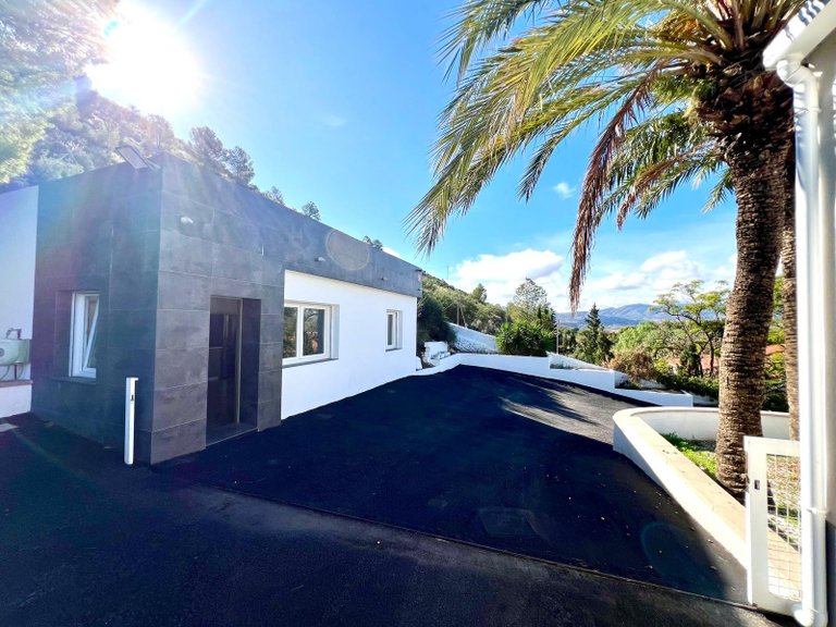 Villa for Sale in Elda, Alicante 40