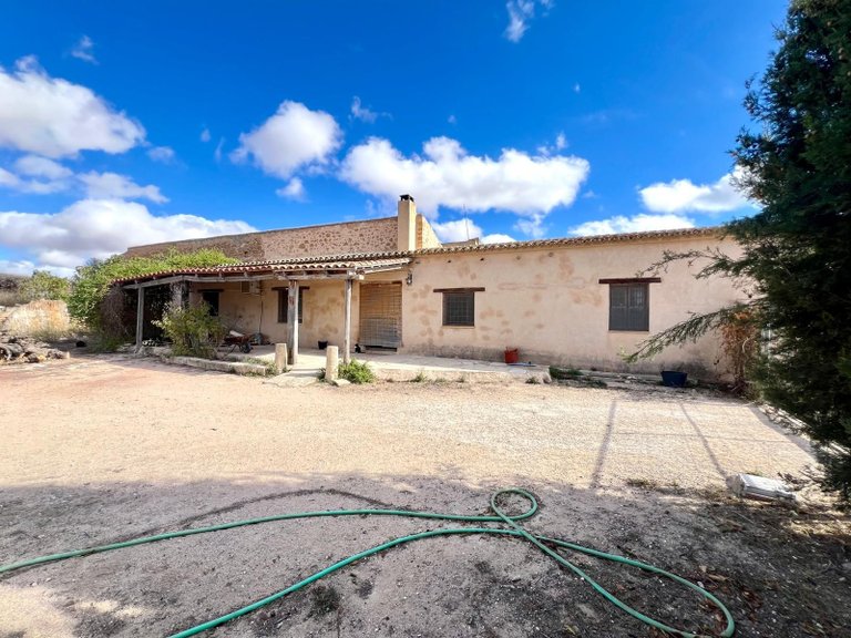 Country House for Sale in Pinoso, Alicante 1