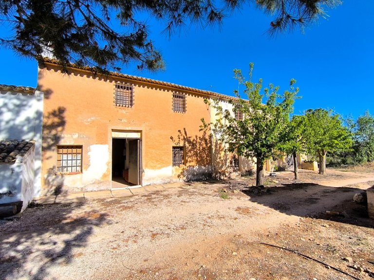 Country House for Sale in Yecla, Murcia 1