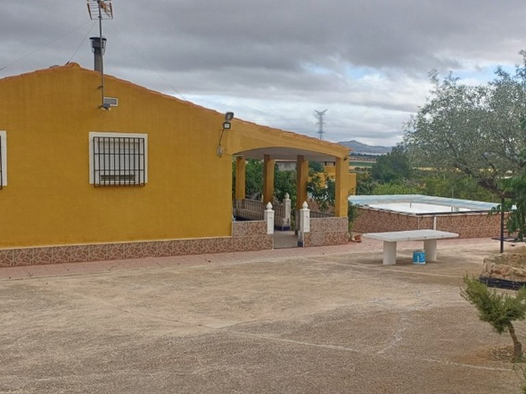 Country House for Sale in Yecla, Murcia 1