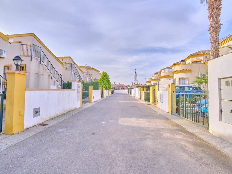 Villa for Sale in Los Montesinos, Alicante 10