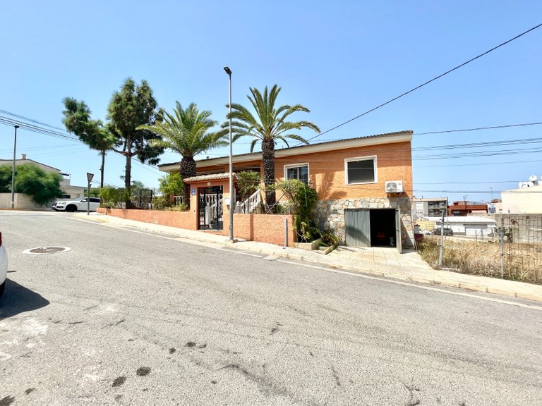 Villa for Sale in Benijofar, Alicante 38