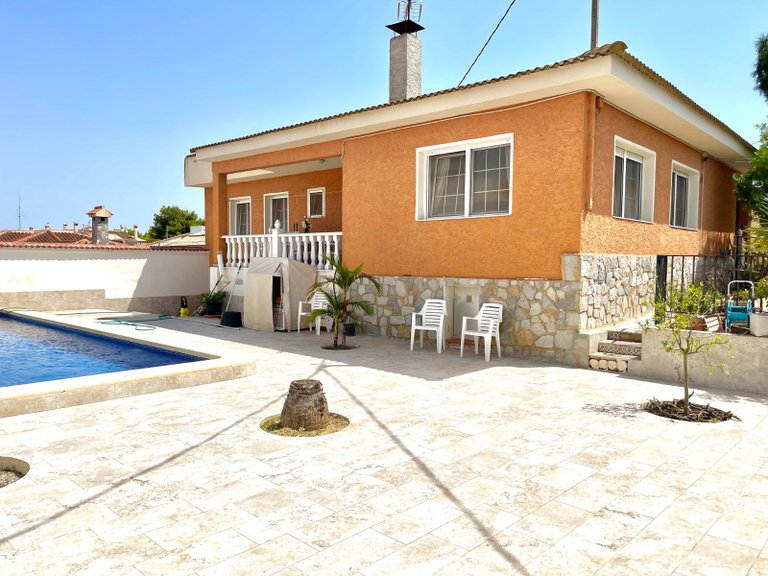 Villa for Sale in Benijofar, Alicante 1