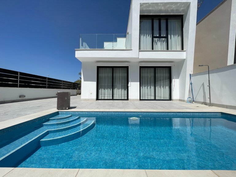Villa for Sale in Benijofar, Alicante 1