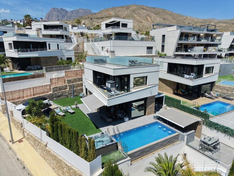 Villa for Sale in Finestrat, Alicante 1