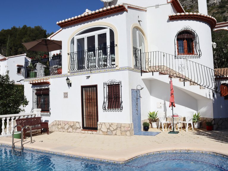 Villa for Sale in Inland Benigembla, Alicante 1