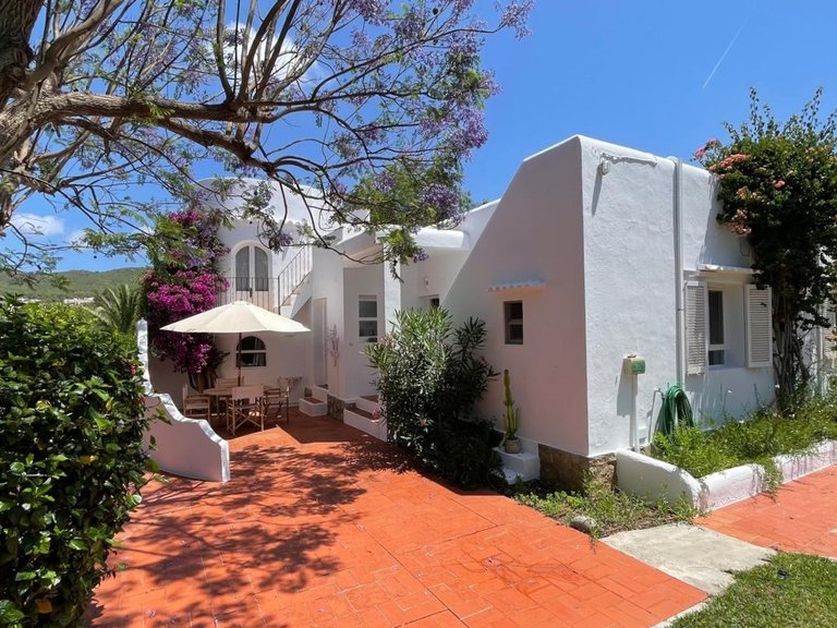 Villa for Sale in Santa Eulària Des Riu, Balearic Islands 1
