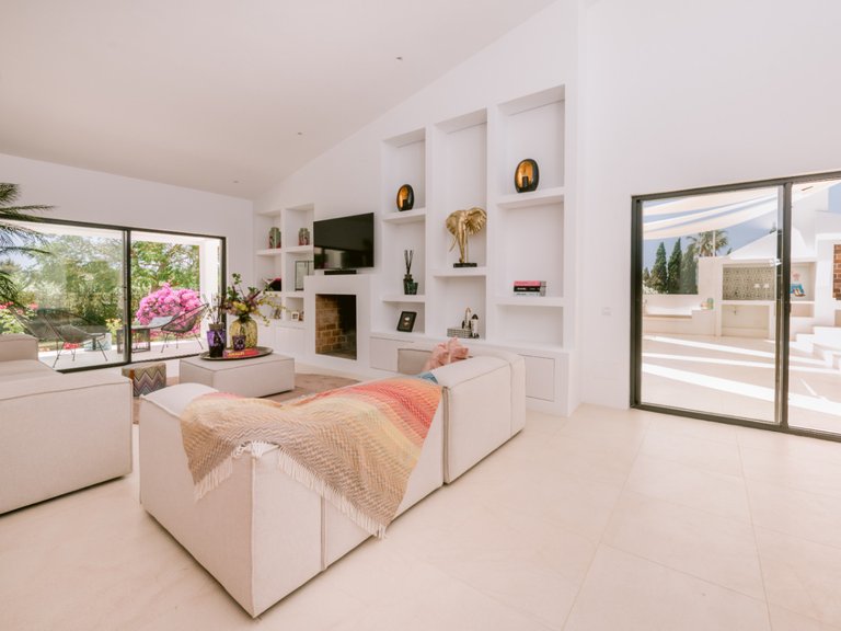 Villa for Sale in Santa Eulalia Del Río, Balearic Islands 10