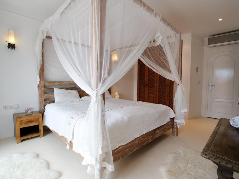 Villa for Sale in Santa Eulalia Del Río, Balearic Islands 29