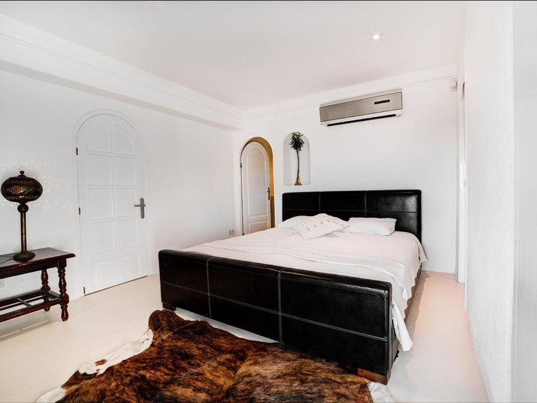 Villa for Sale in Santa Eulalia Del Río, Balearic Islands 36