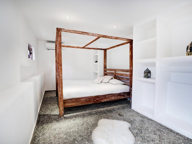 Villa for Sale in Santa Eulalia Del Río, Balearic Islands 39