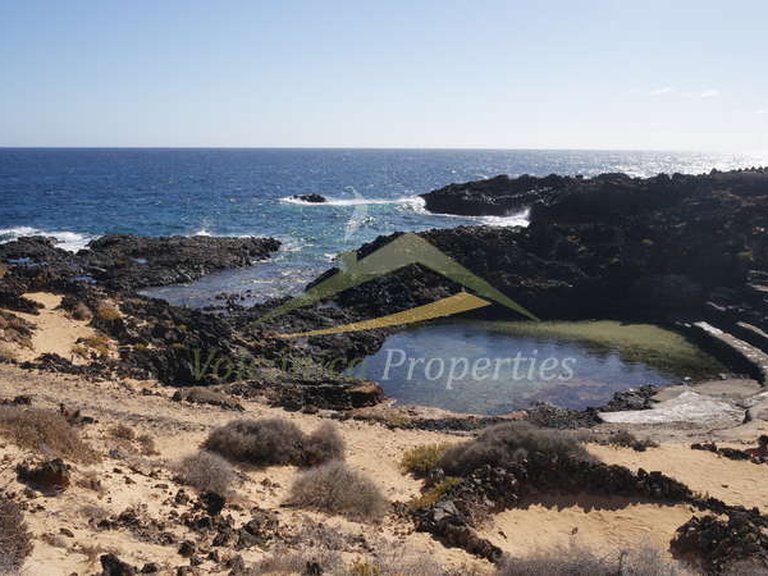 Commercial for Sale in Haría, Las Palmas 38