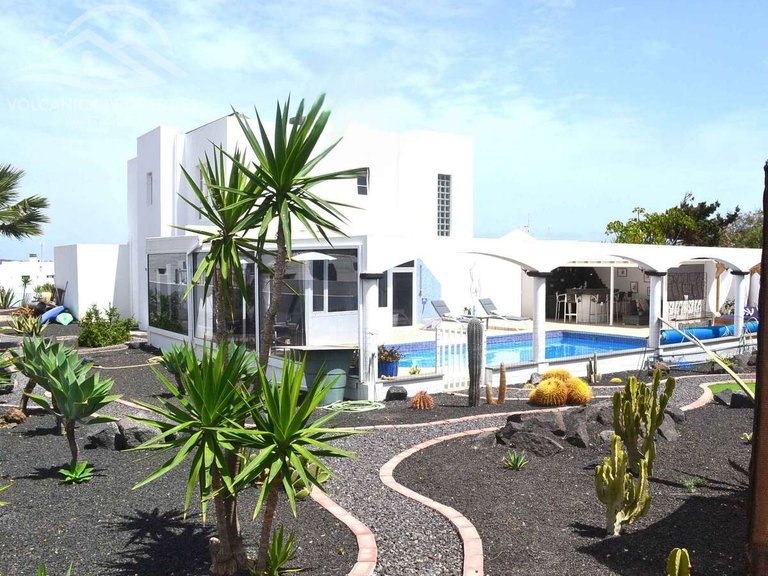 Villa for Sale in Tías, Las Palmas 1