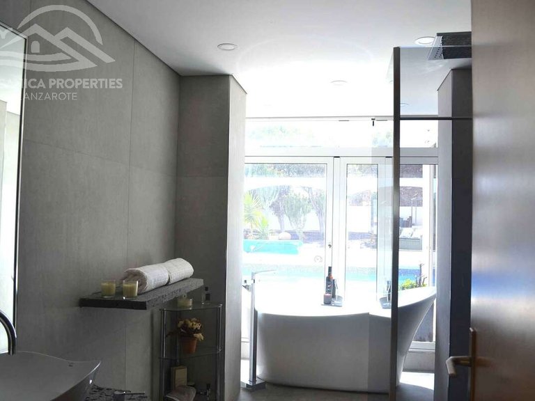 Villa for Sale in Tías, Las Palmas 13