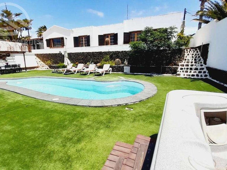 Villa for Sale in San Bartolomé, Las Palmas 1