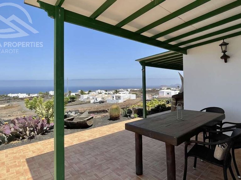 Villa for Sale in Yaiza, Las Palmas 1