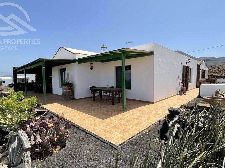 Villa for Sale in Yaiza, Las Palmas 2