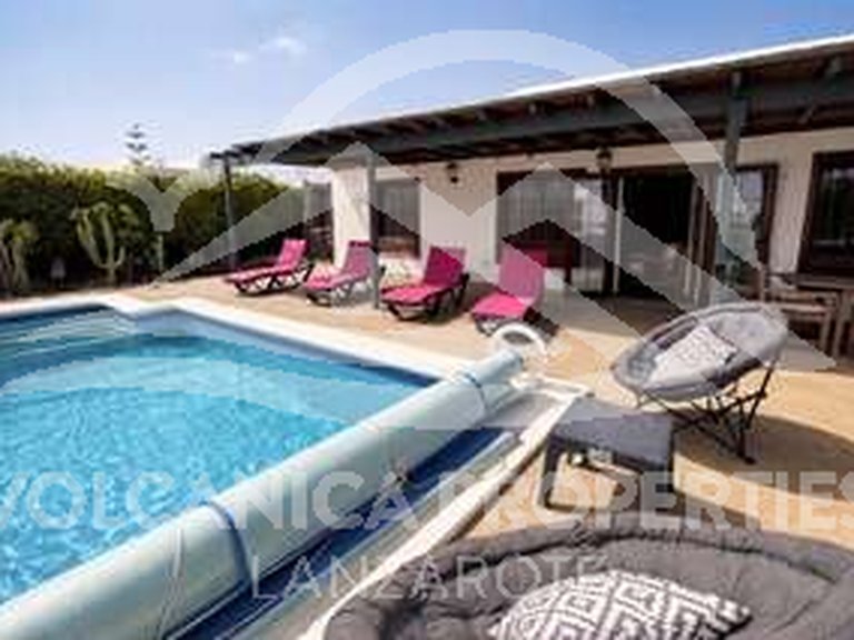 Villa for Sale in Playa Blanca (yaiza), Las Palmas 1